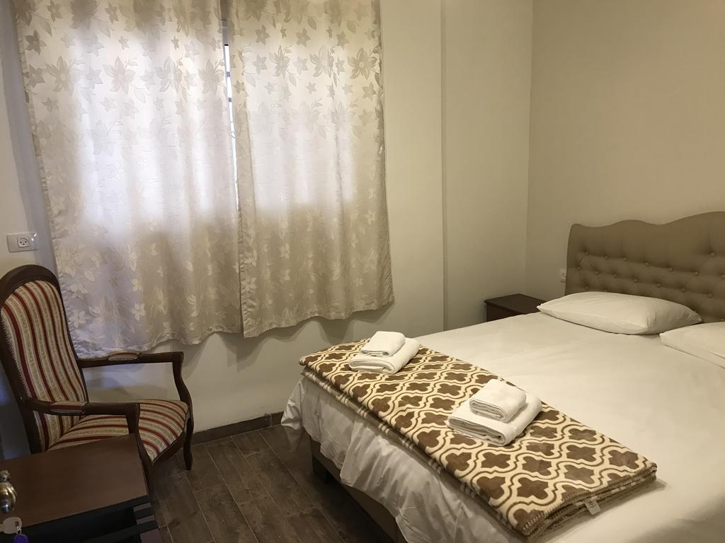 Mensa Christi Guesthouse นาซาเรธ ภายนอก รูปภาพ